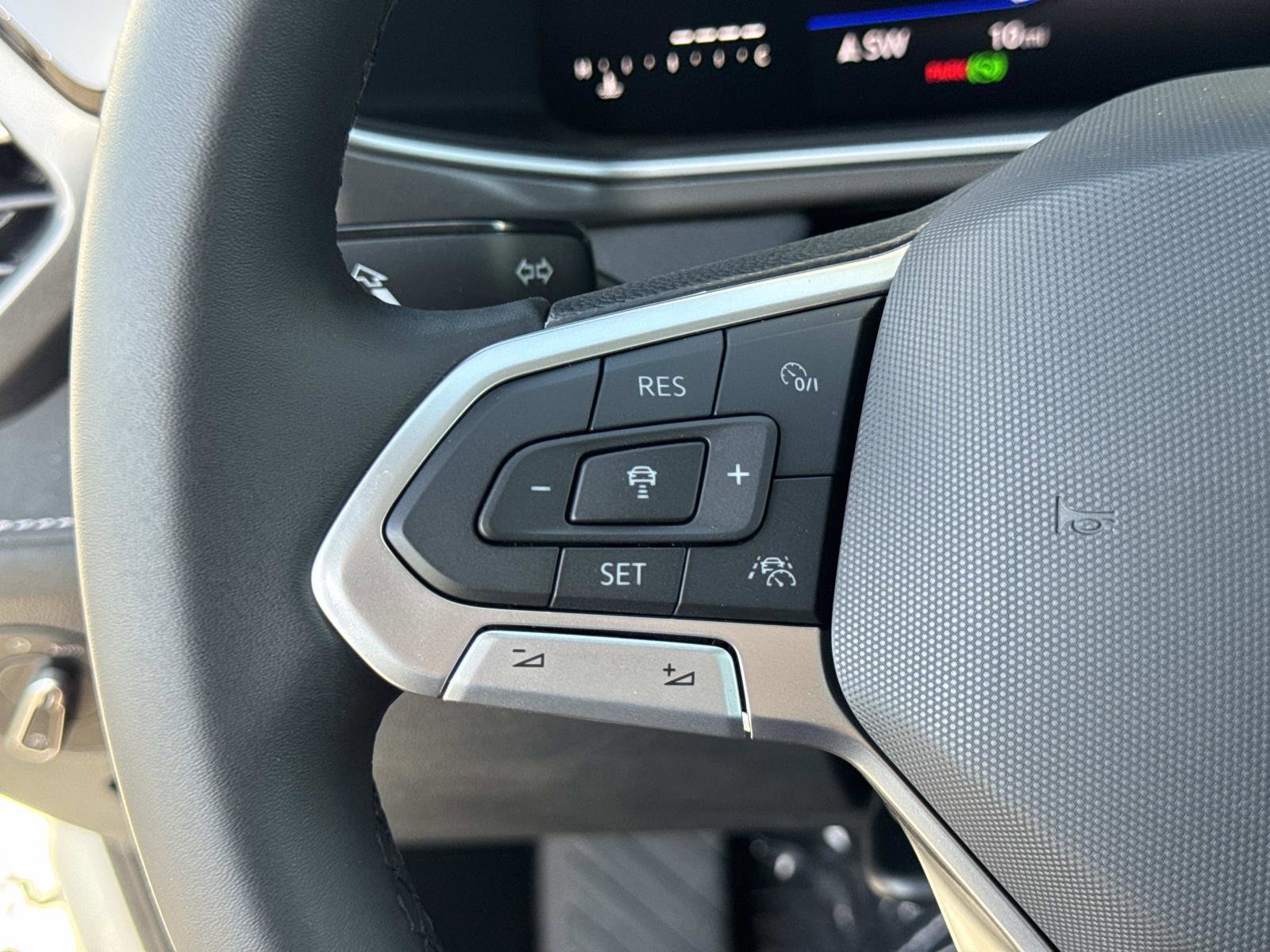 New 2026 Volkswagen Taos SE image 11