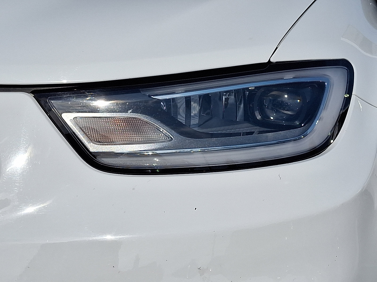 Used 2024 Chrysler Pacifica Limited FWD image 9