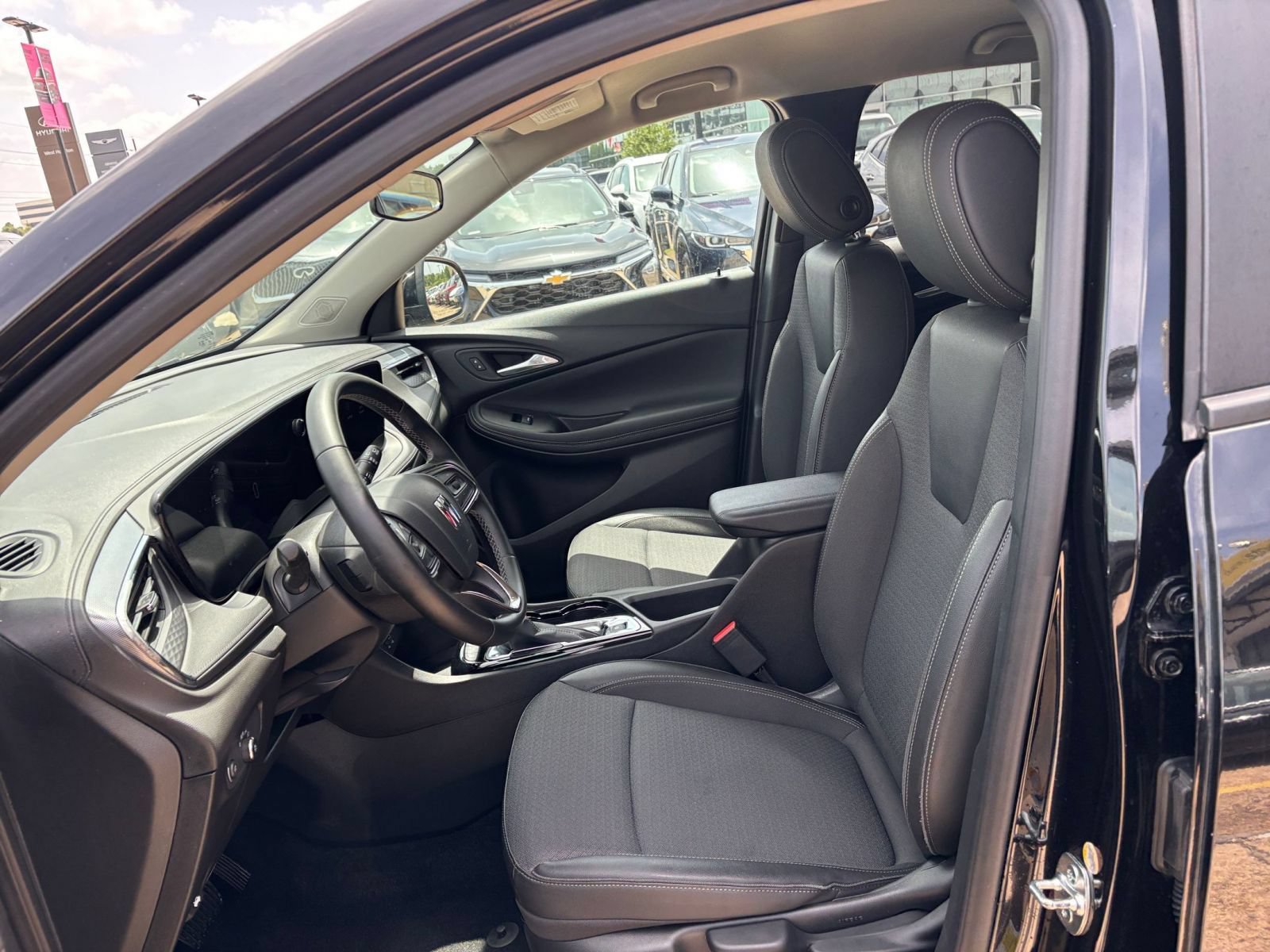 Used 2025 Buick Encore GX Preferred AWD/4WD image 25