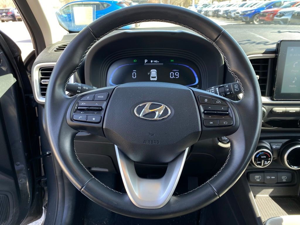 Used 2024 Hyundai Venue SEL image 4