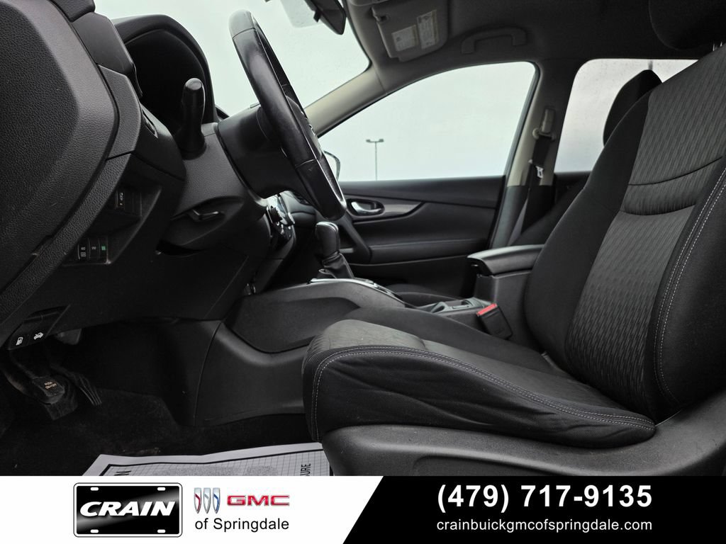 Used 2017 Nissan Rogue SV AWD/4WD image 10