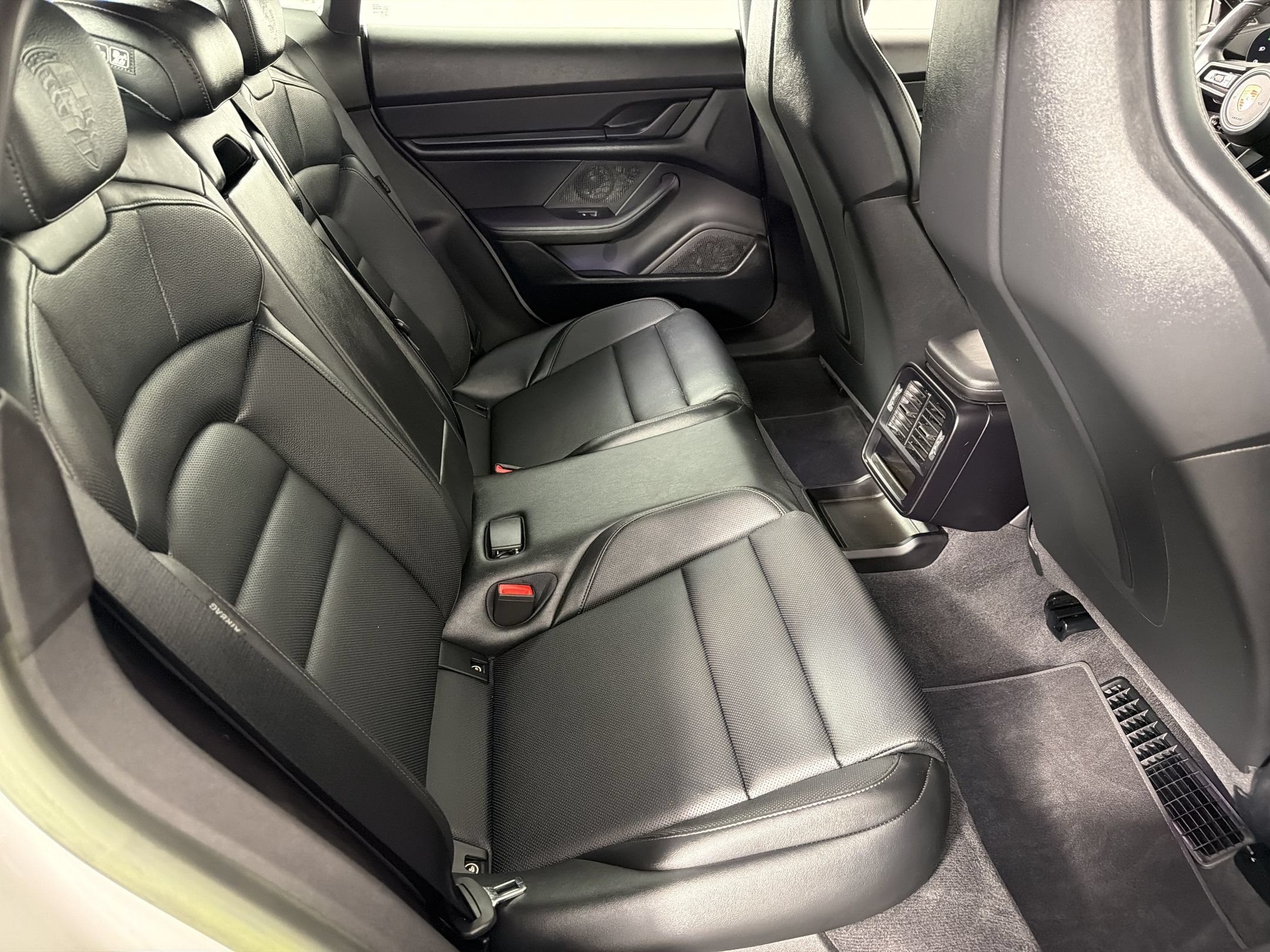 Certified 2023 Porsche Taycan w/ Premium Package RWD image 29