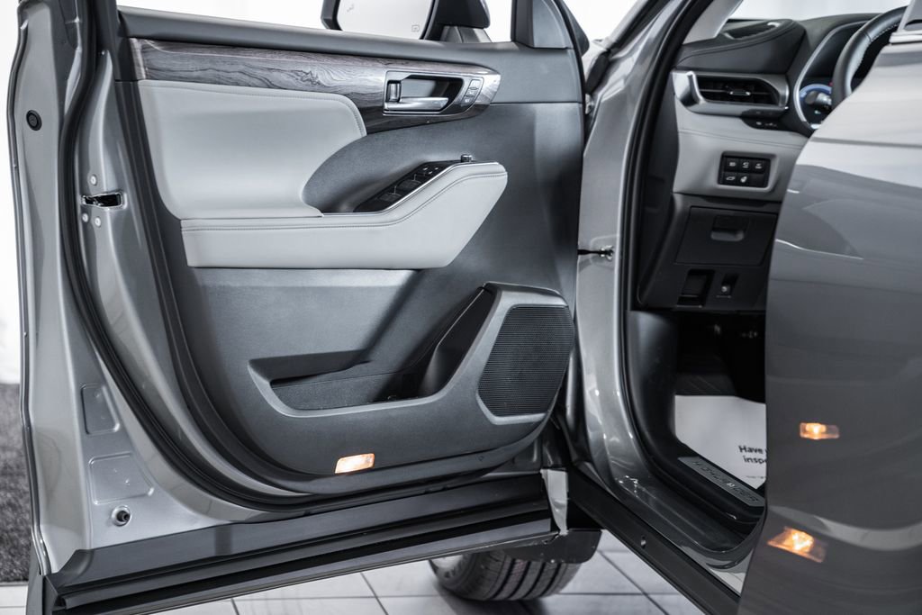 New 2026 Toyota Highlander Limited image 45