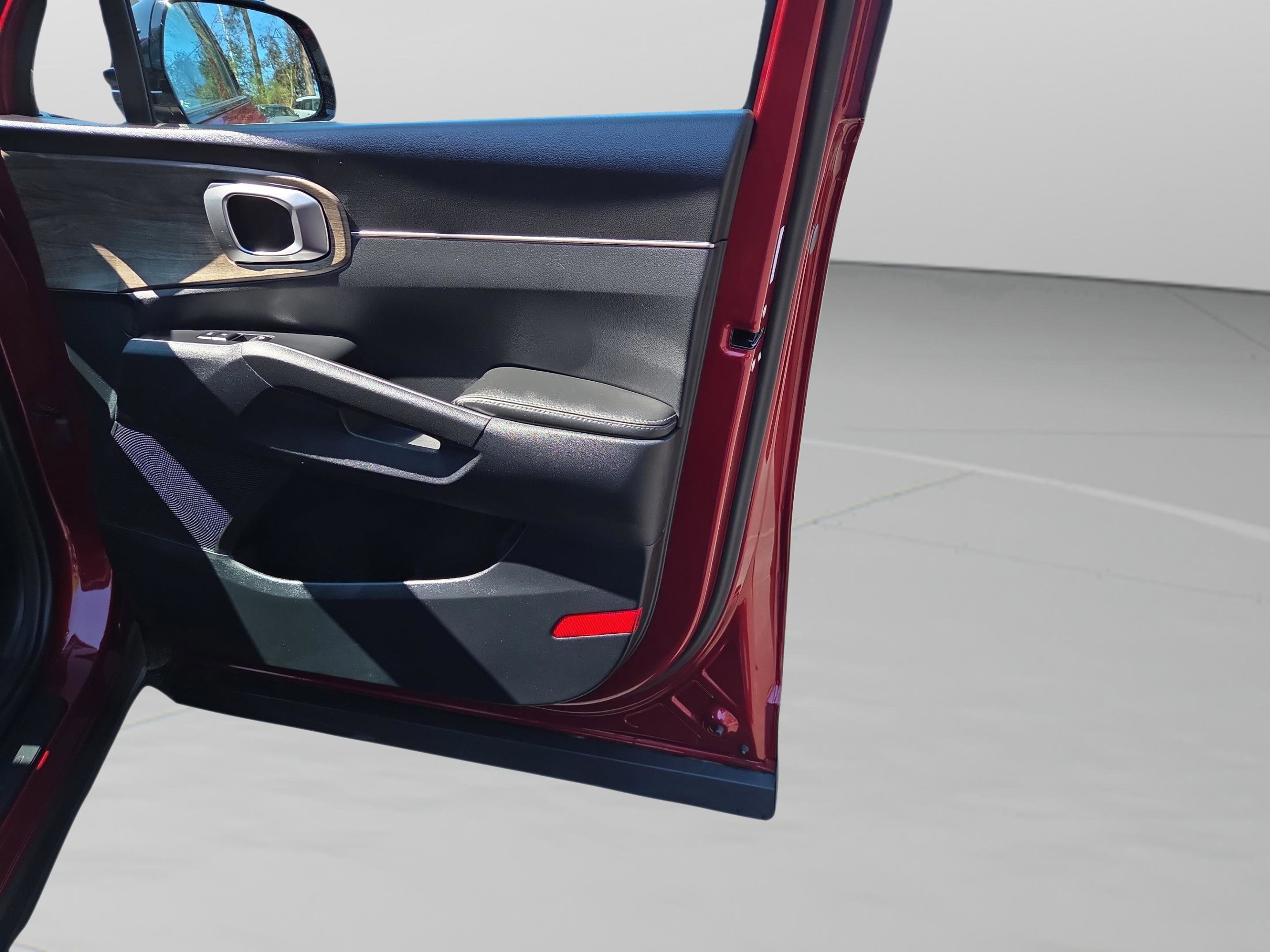 Used 2022 Kia Sorento EX w/ Panoramic Sunroof Package image 40