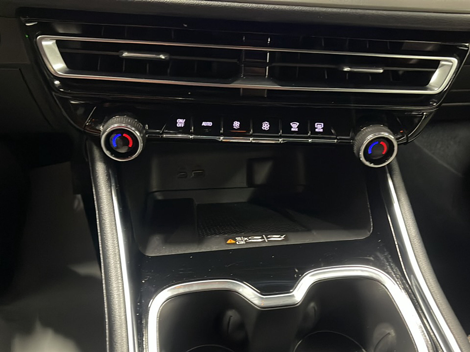 Used 2026 Chevrolet Traverse LT w/ Driver Confidence Package FWD image 11