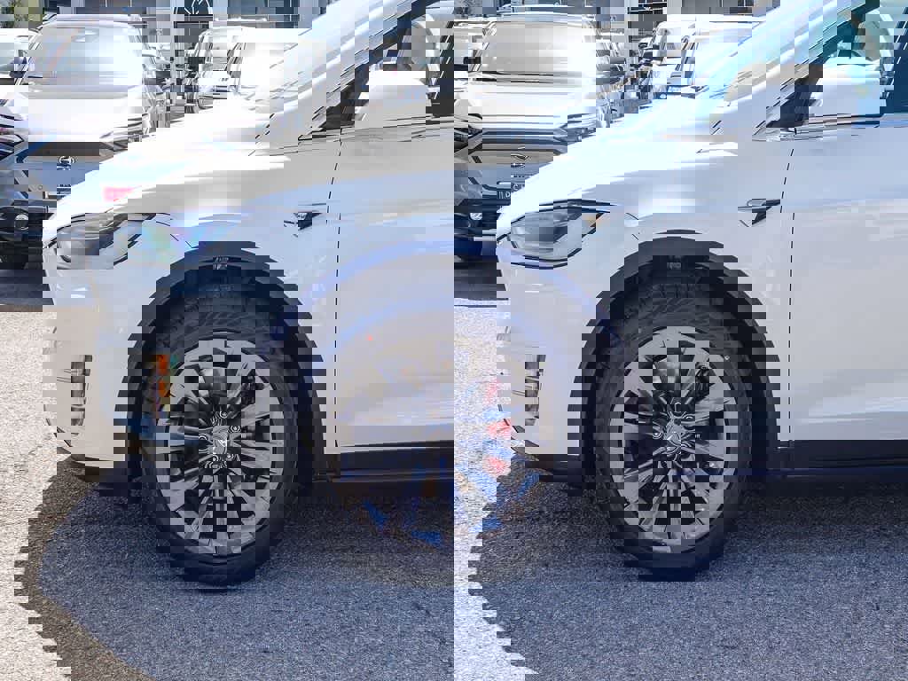 Used 2020 Tesla Model X Long Range image 9