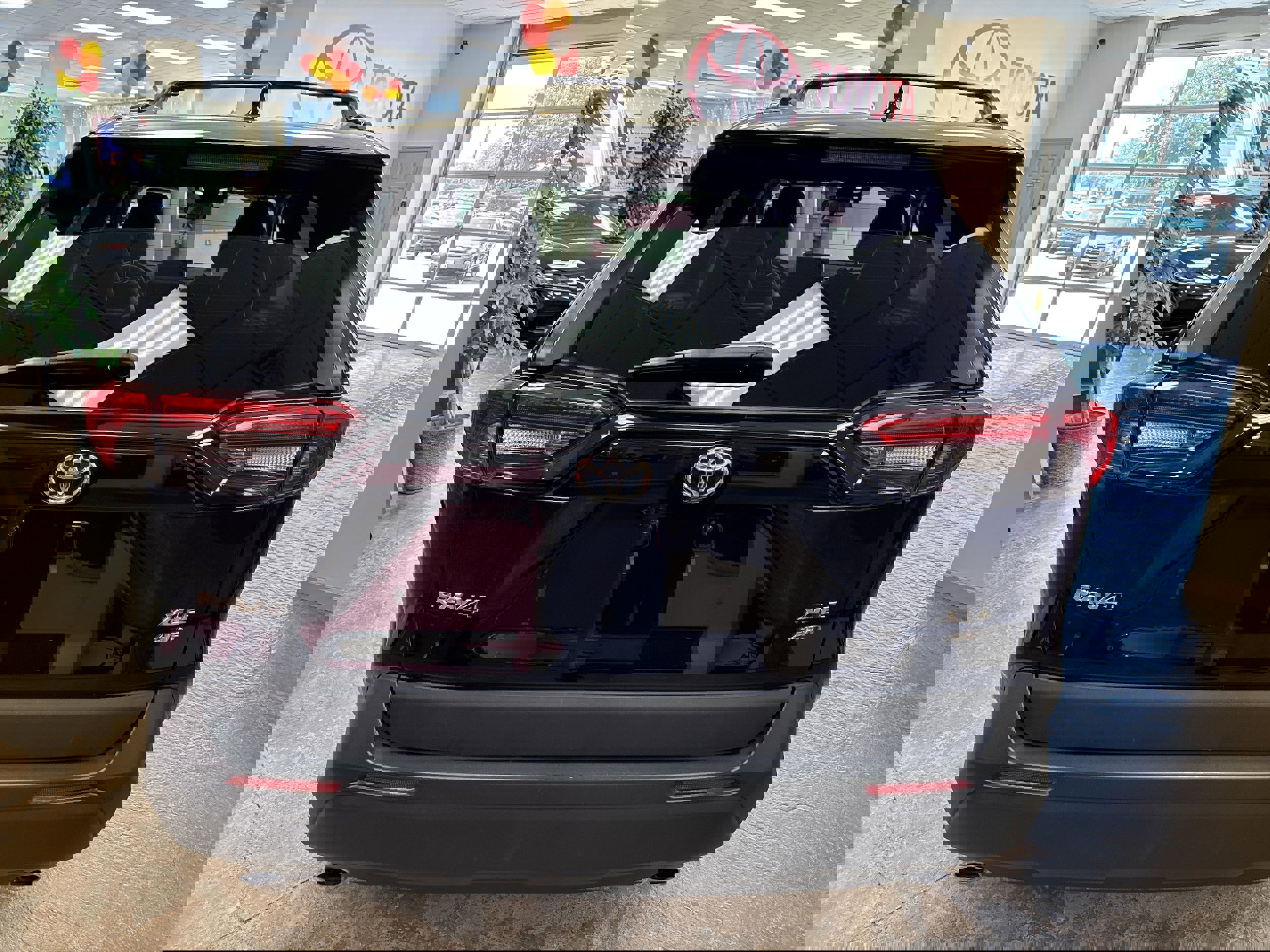 Used 2023 Toyota RAV4 XLE Premium image 10