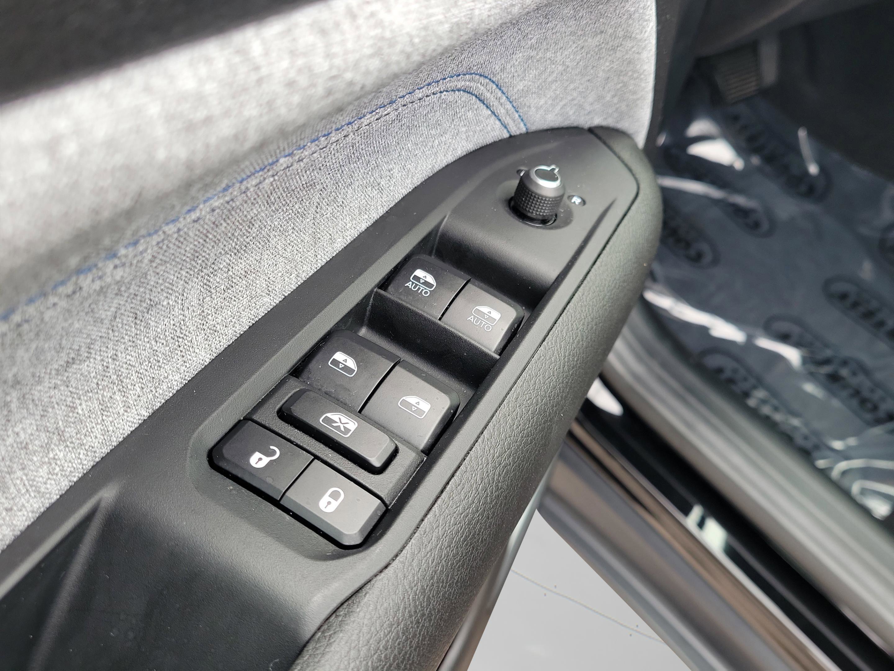 Used 2025 Jeep Compass Latitude image 35