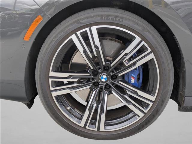 Used 2023 BMW i7 xDrive60 AWD/4WD image 9