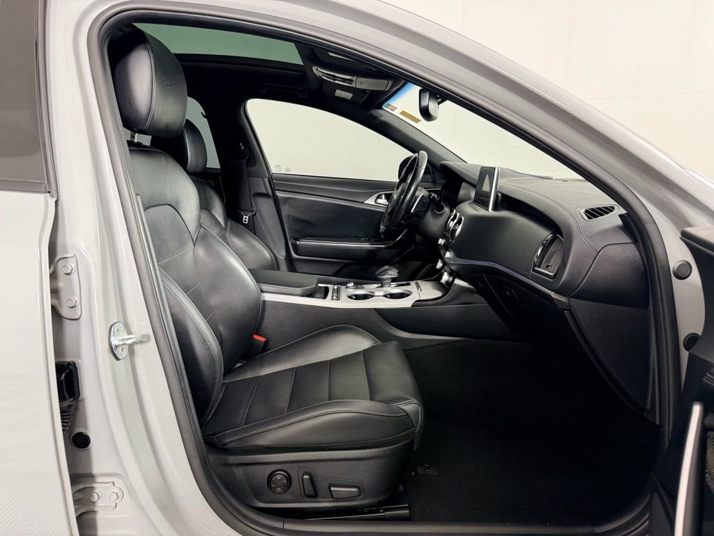 Used 2021 Kia Stinger GT2 image 30