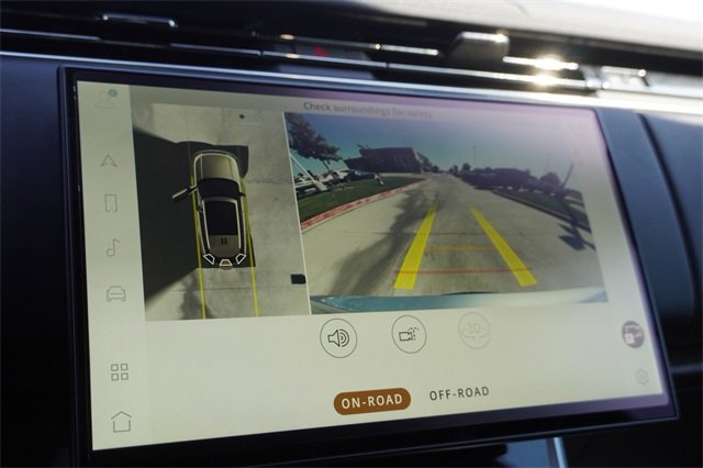 Used 2023 Land Rover Range Rover SE image 24