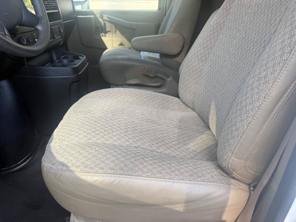 Used 2016 Chevrolet Express 2500 RWD image 17