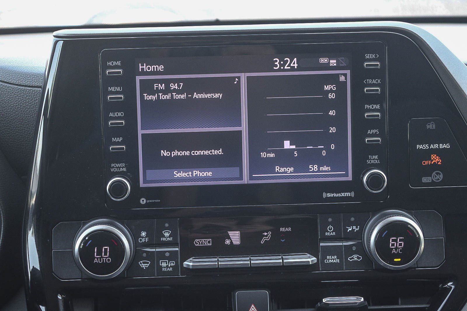 Used 2021 Toyota Highlander L FWD image 15