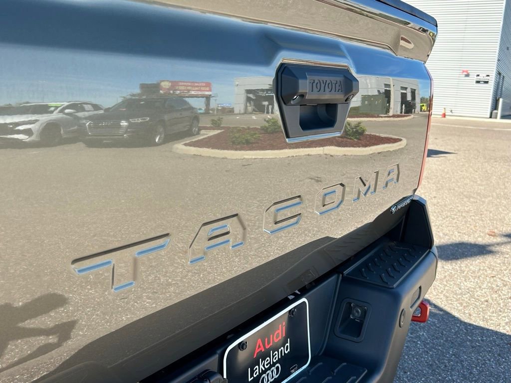 Used 2025 Toyota Tacoma Trailhunter image 55