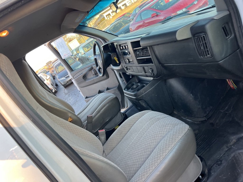 Used 2015 Chevrolet Express 2500 RWD image 14