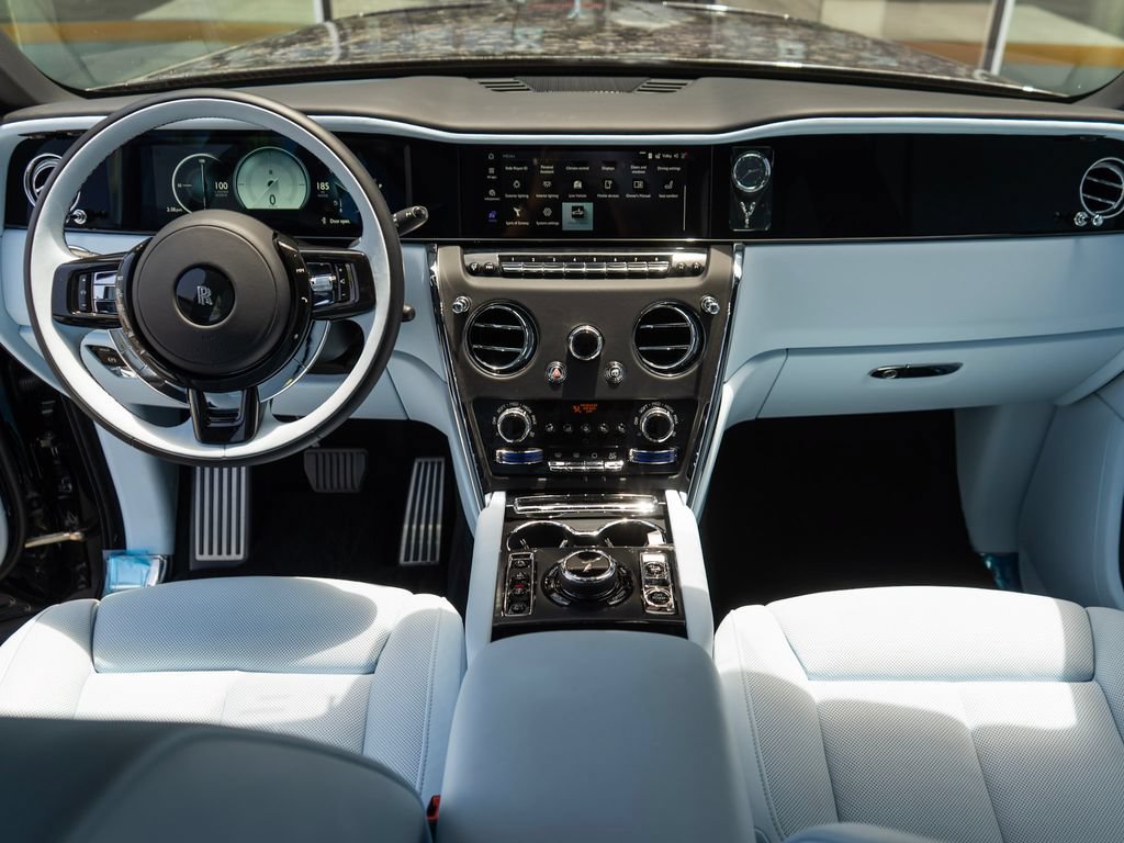 Used 2026 Rolls-Royce Cullinan AWD/4WD image 11