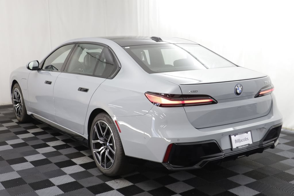Used 2026 BMW 750e xDrive w/ Autobahn Package AWD/4WD image 19