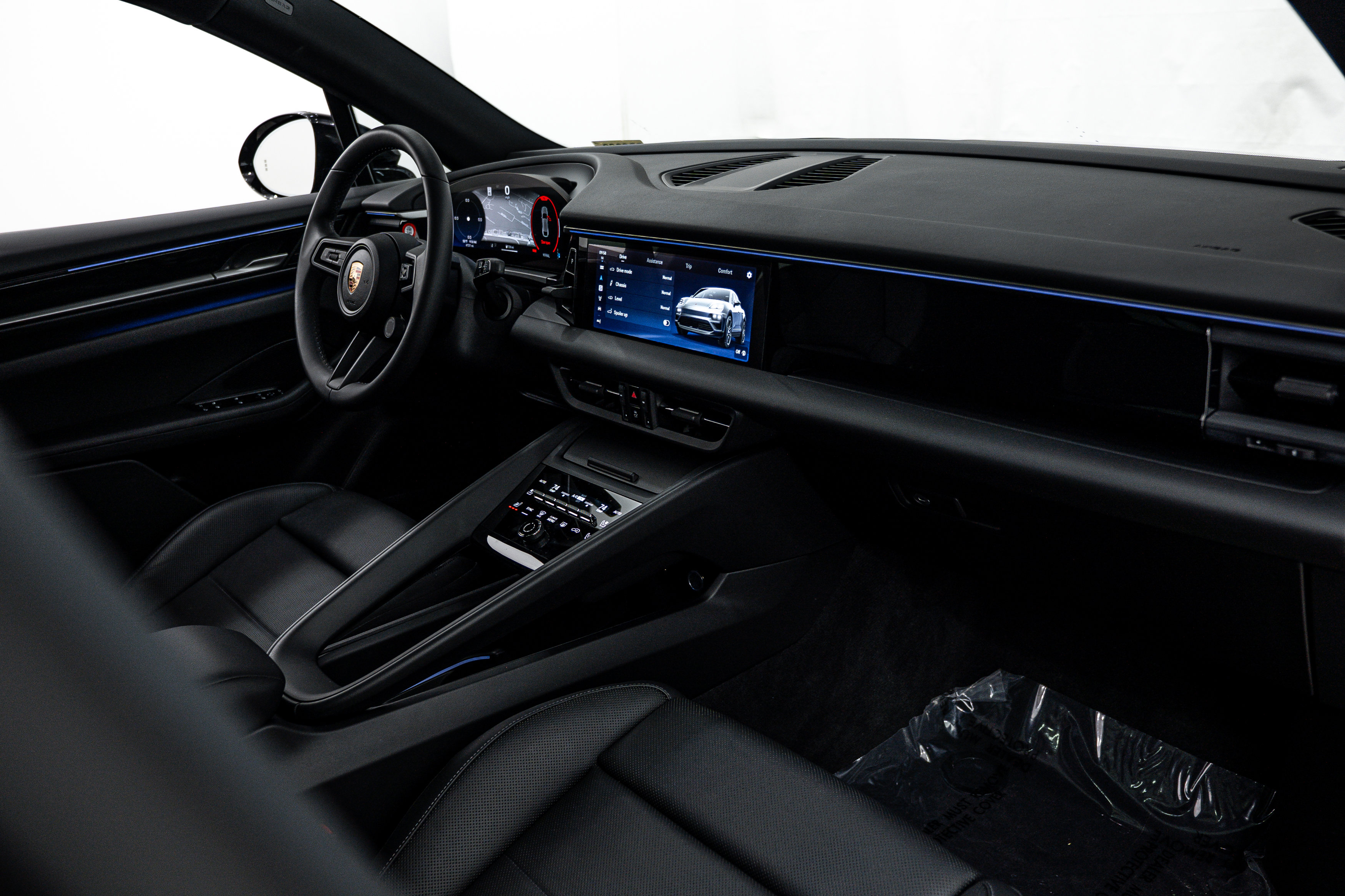Certified 2025 Porsche Macan 4 Electric AWD/4WD image 18
