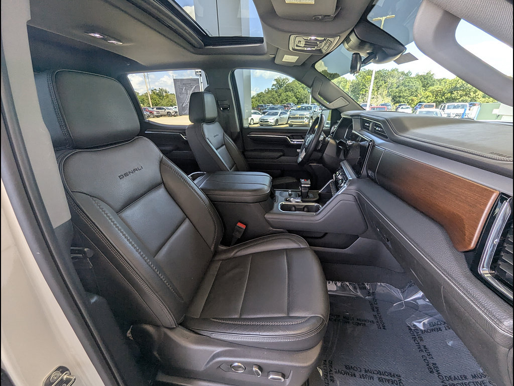 Used 2024 GMC Sierra 1500 Denali AWD/4WD image 24