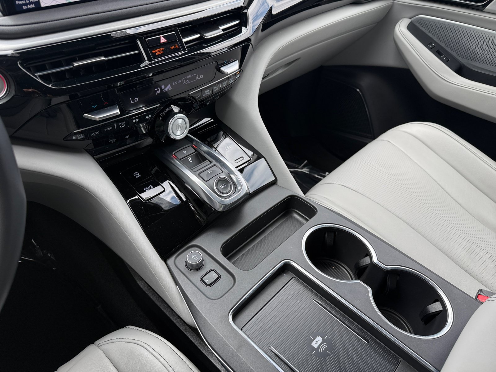 Used 2025 Acura MDX SH-AWD w/ Technology Package image 13