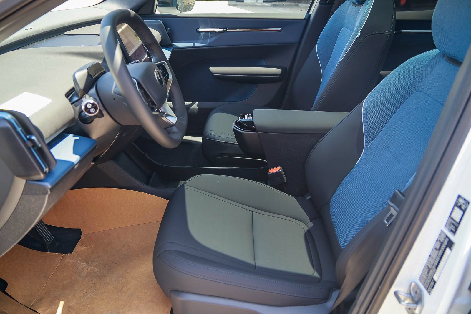 New 2026 Volvo EX30 Plus AWD/4WD image 18