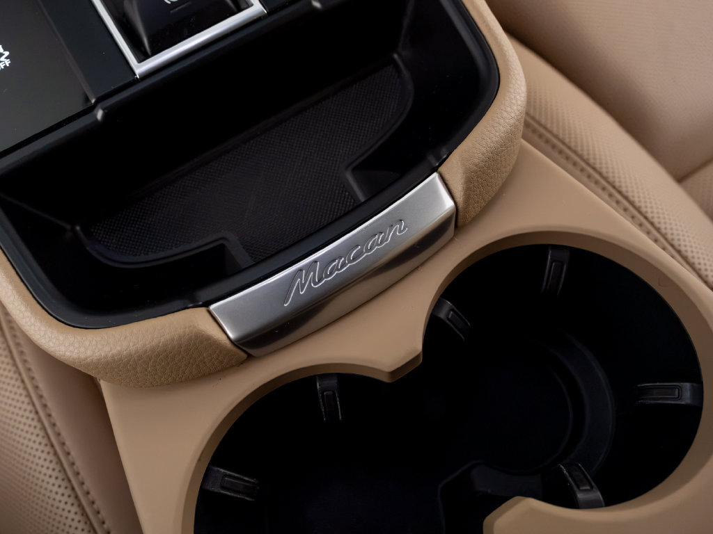 Certified 2026 Porsche Macan AWD/4WD image 33