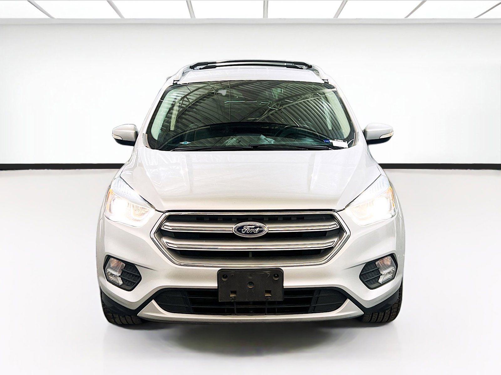 Used 2017 Ford Escape Titanium image 2