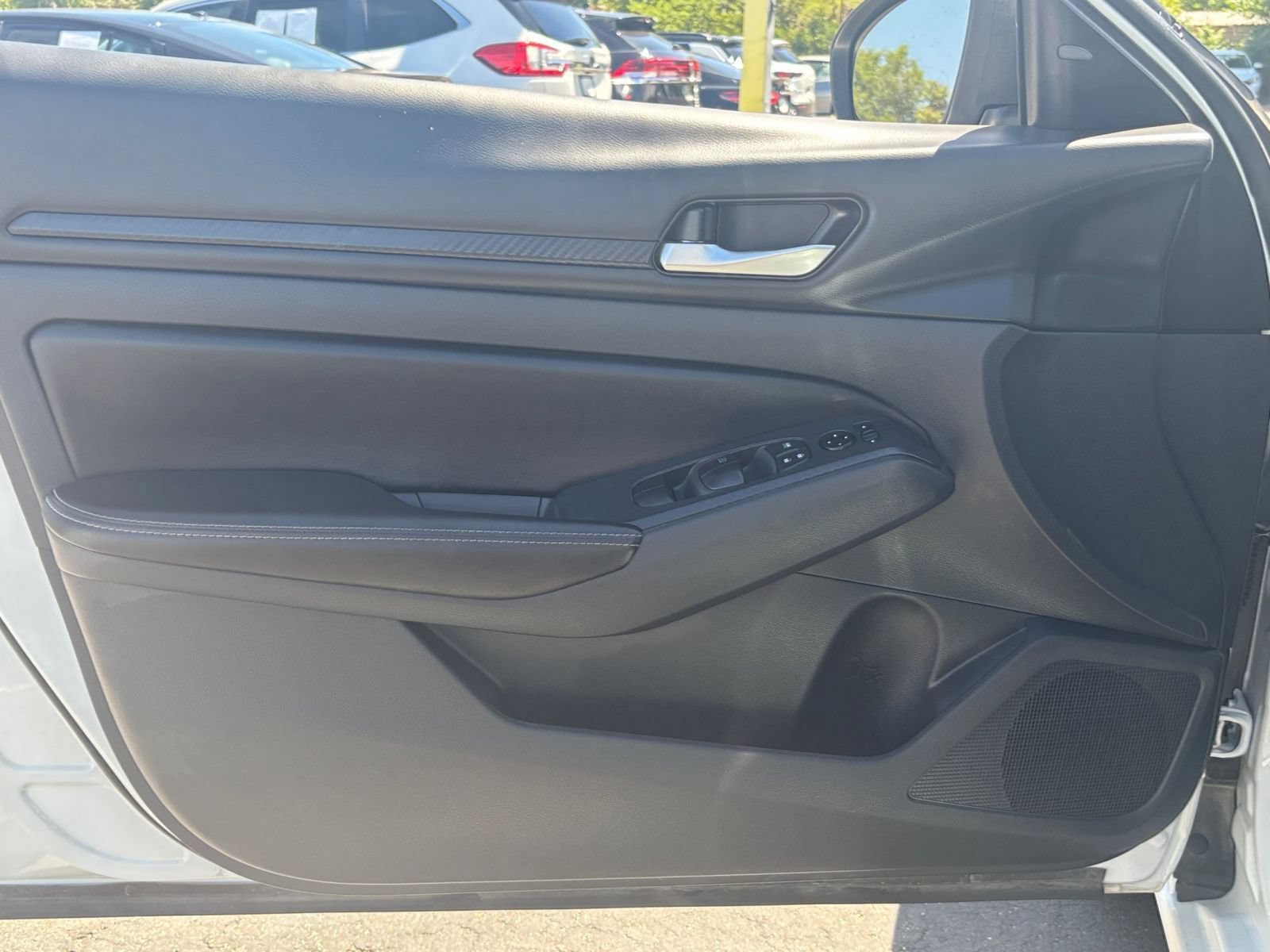 Used 2025 Nissan Altima 2.5 SV FWD image 18
