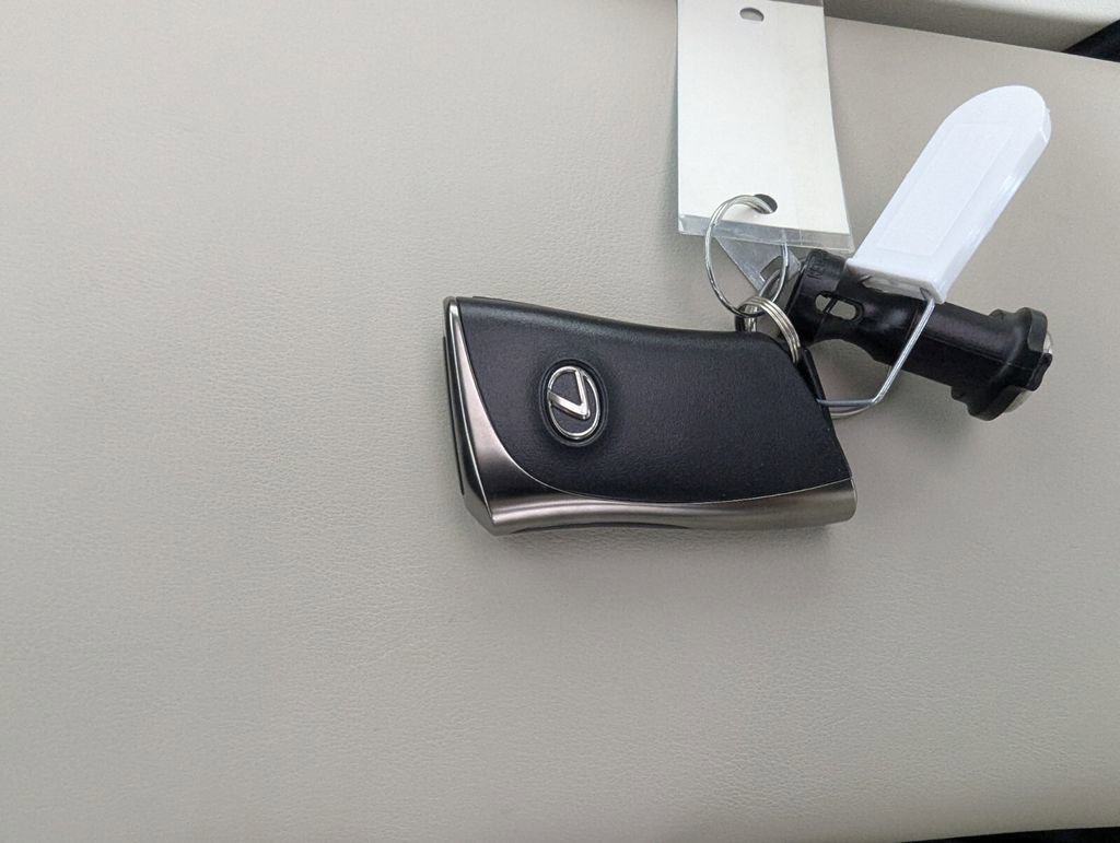 Used 2024 Lexus ES 350 Luxury w/ Technology Package image 27