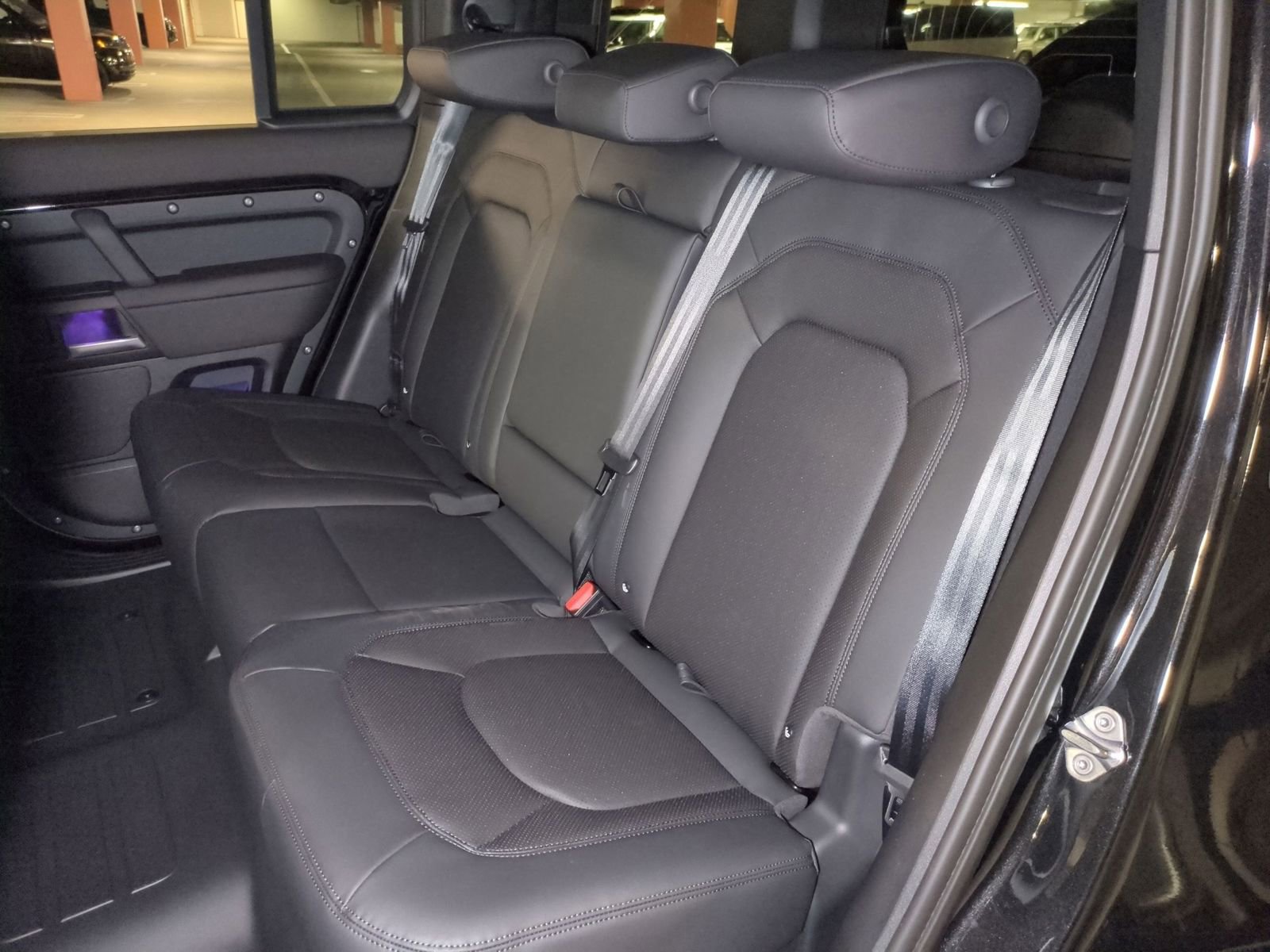 New 2026 Land Rover Defender 110 X-Dynamic SE image 25