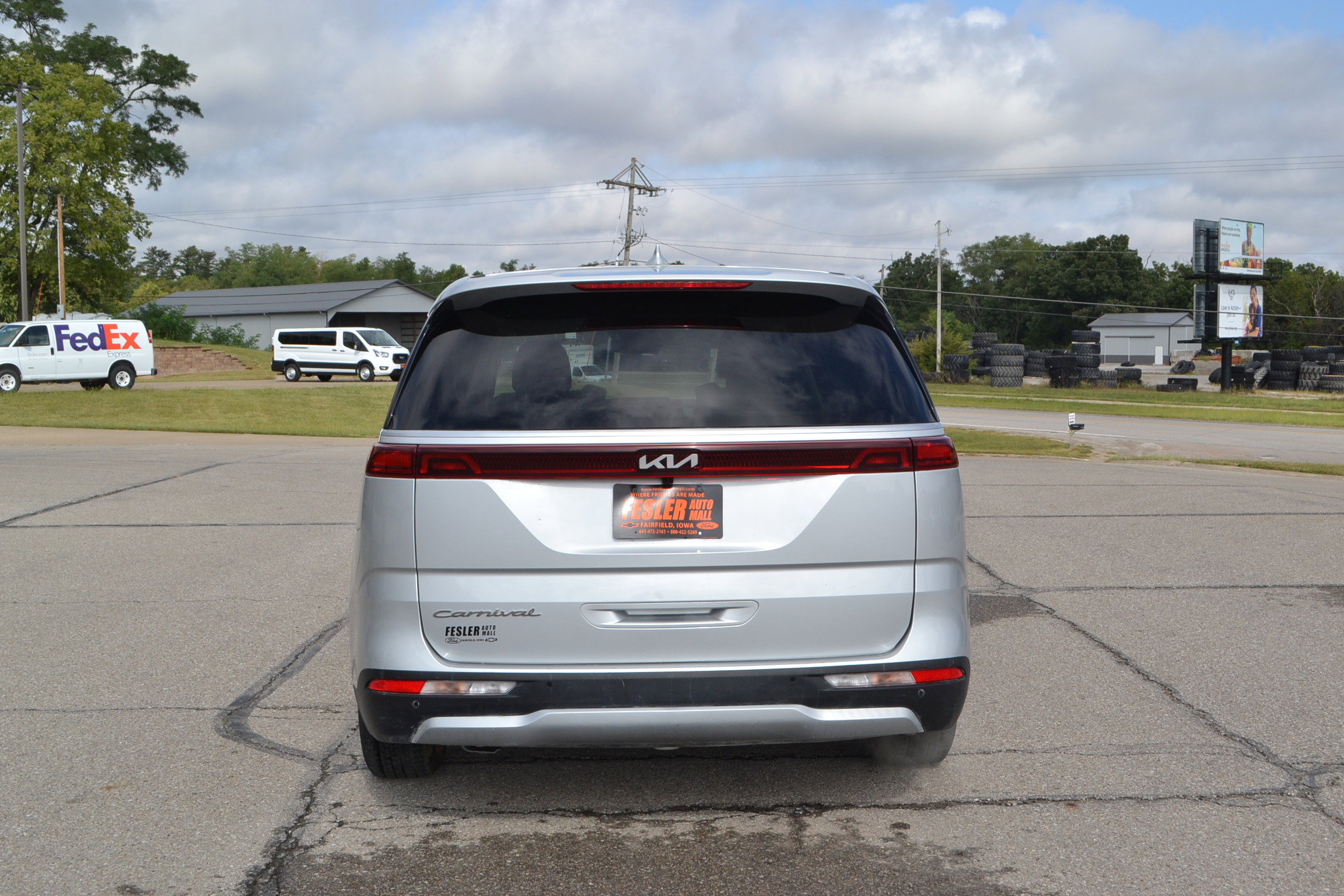 Used 2022 Kia Carnival LX image 4