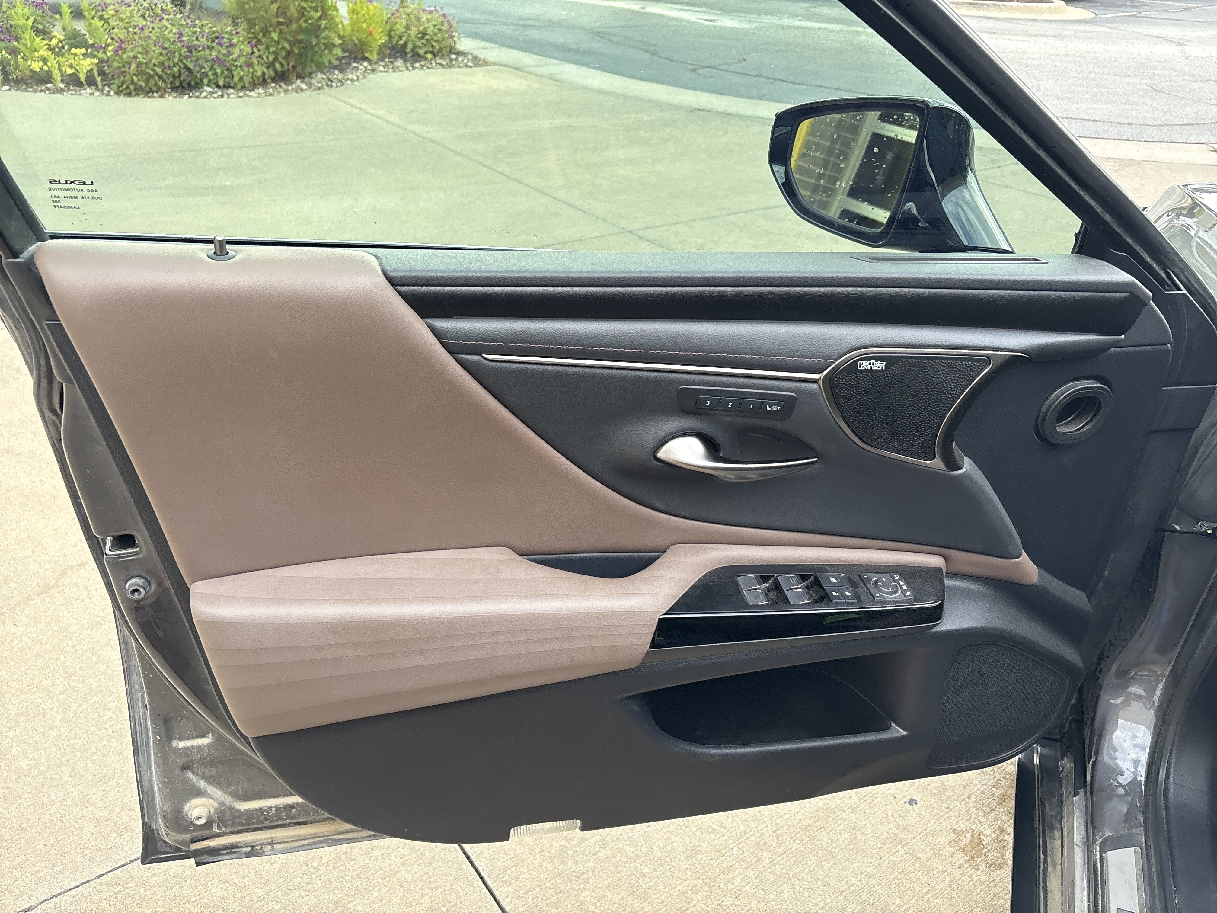Certified 2022 Lexus ES 300h w/ Accessory Package 2 FWD image 14