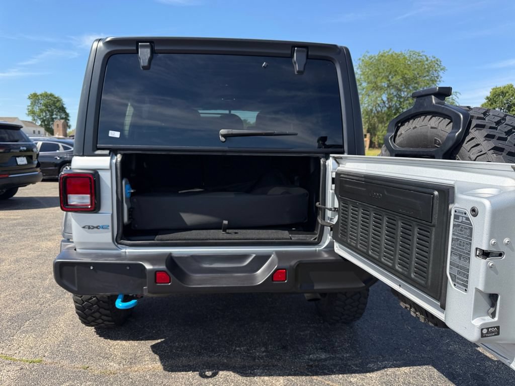 Used 2023 Jeep Wrangler Unlimited w/ Cold Weather Group AWD/4WD image 23