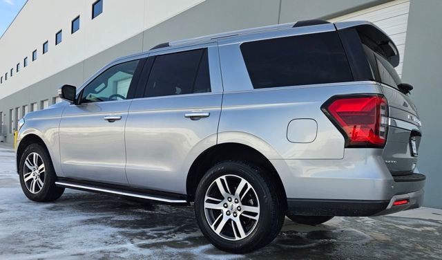 Used 2023 Ford Expedition Limited image 3