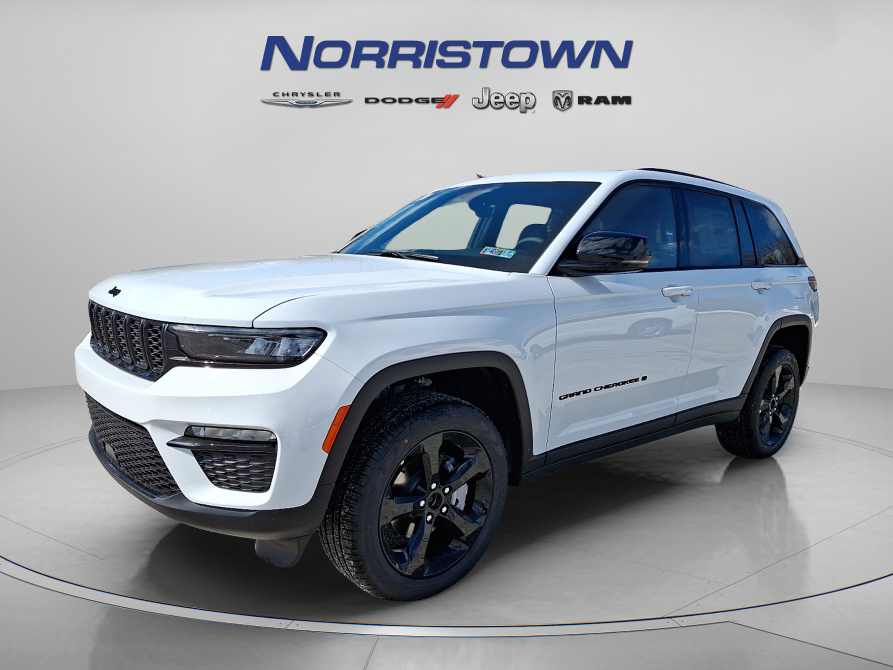 New 2025 Jeep Grand Cherokee Limited w/ Black Appearance Package AWD/4WD image 2