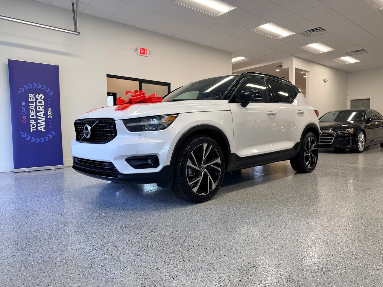 Used 2021 Volvo XC40 T4 R-Design w/ Advanced Package image 15