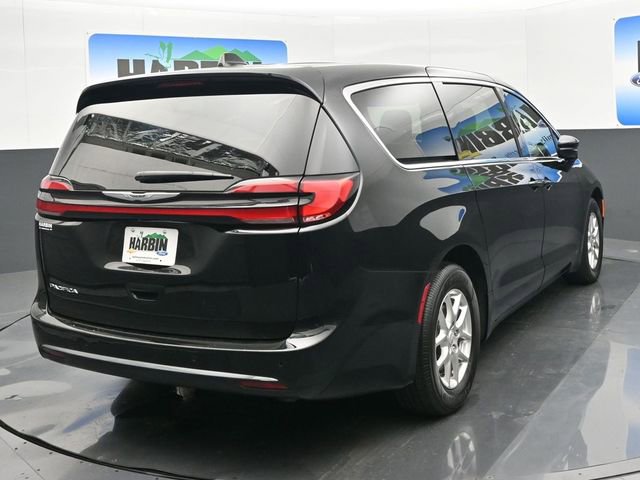 Used 2025 Chrysler Pacifica Select image 5
