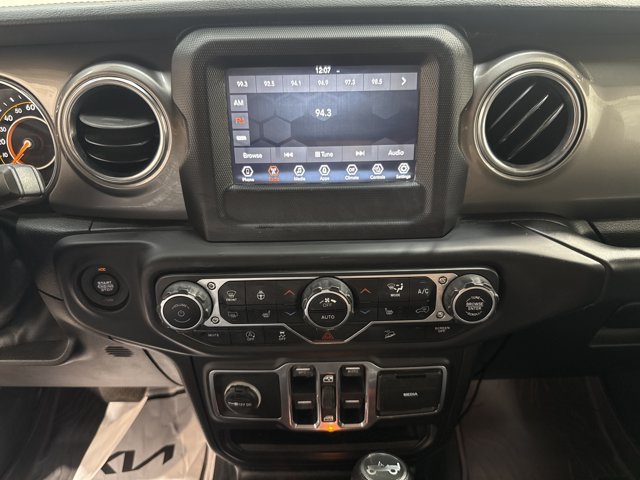 Used 2018 Jeep Wrangler Unlimited Sahara w/ Cold Weather Group AWD/4WD image 23