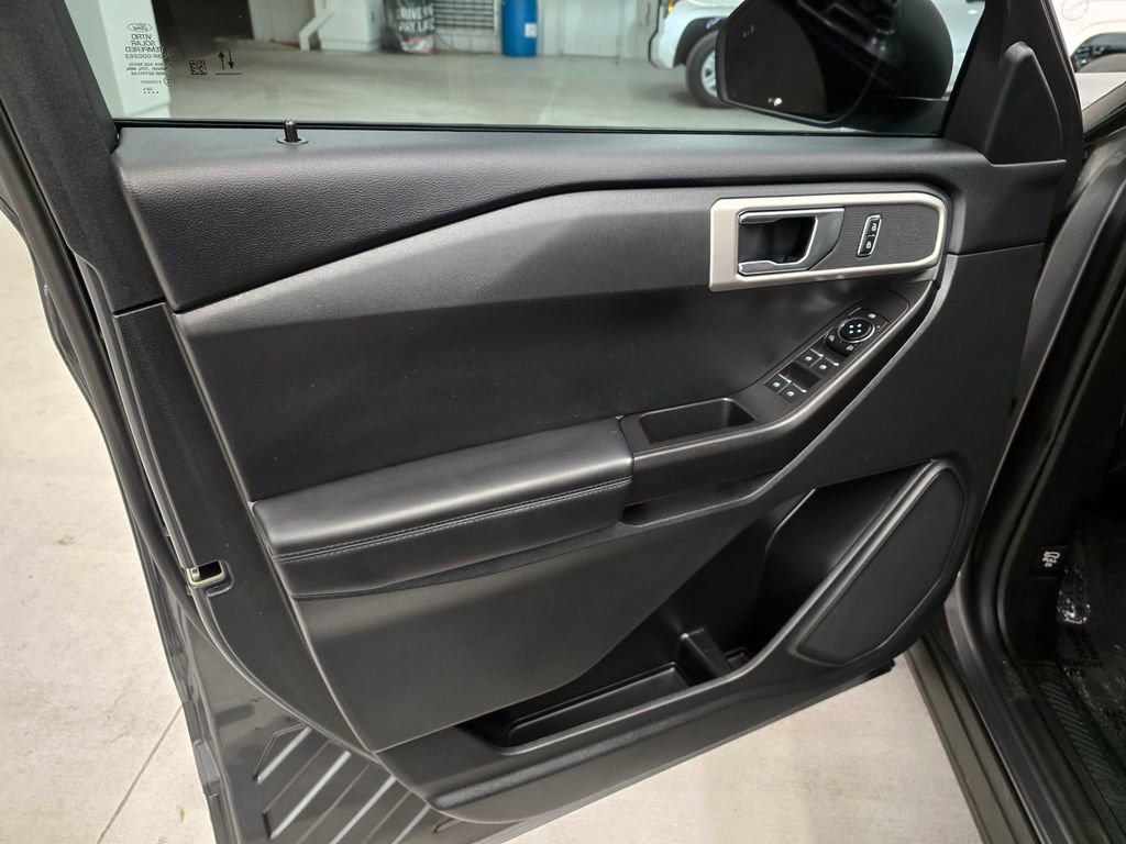 Used 2023 Ford Explorer 2WD image 13