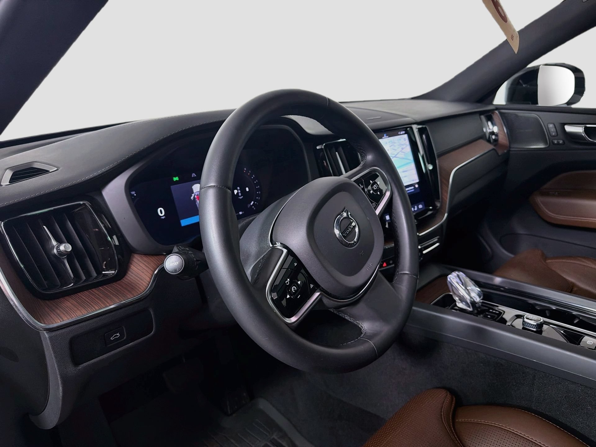 Certified 2023 Volvo XC60 B5 Ultimate w/ Climate Package AWD/4WD image 10