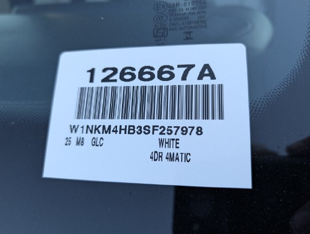 Used 2025 Mercedes-Benz GLC 300 4MATIC image 33