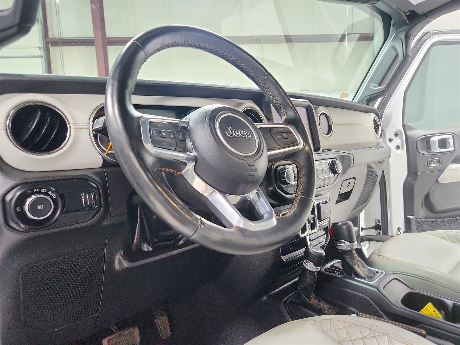 Used 2023 Jeep Wrangler Altitude image 18