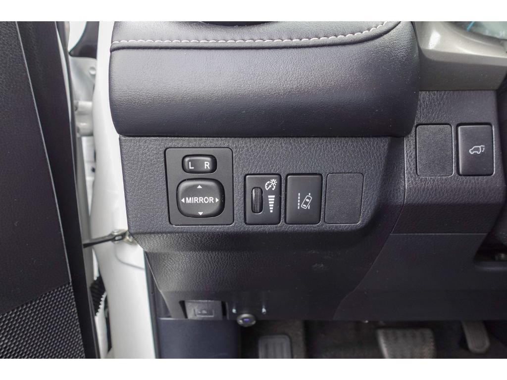 Used 2017 Toyota RAV4 XLE w/ Convenience Package AWD/4WD image 12