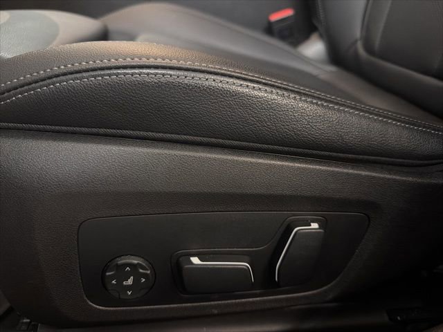Used 2024 BMW 330i Sedan image 15