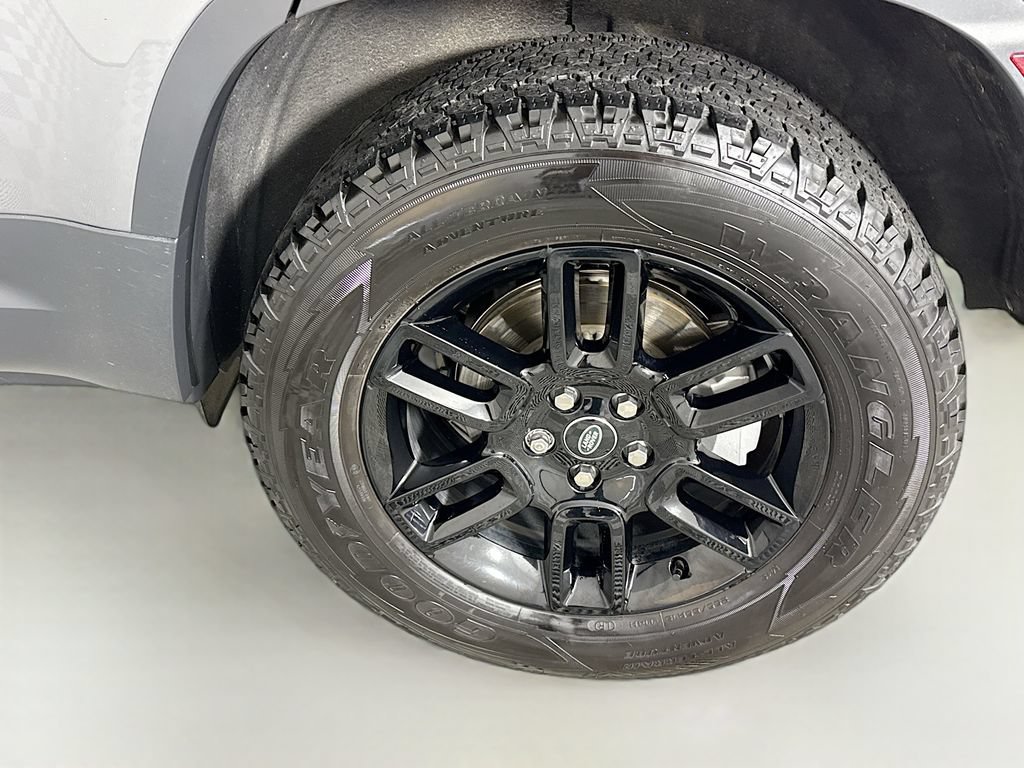 Certified 2024 Land Rover Defender 110 S AWD/4WD image 25