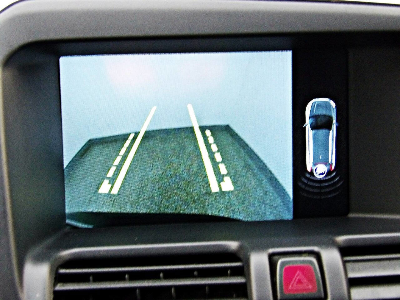 Used 2017 Volvo XC60 T5 Dynamic image 17