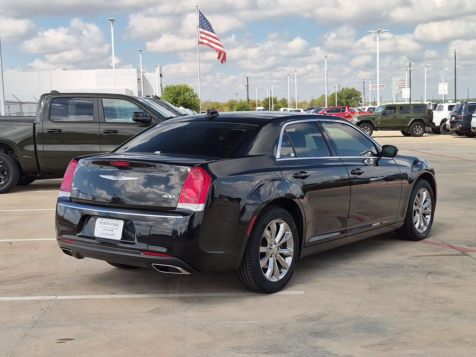 Used 2021 Chrysler 300 Touring L AWD/4WD image 3