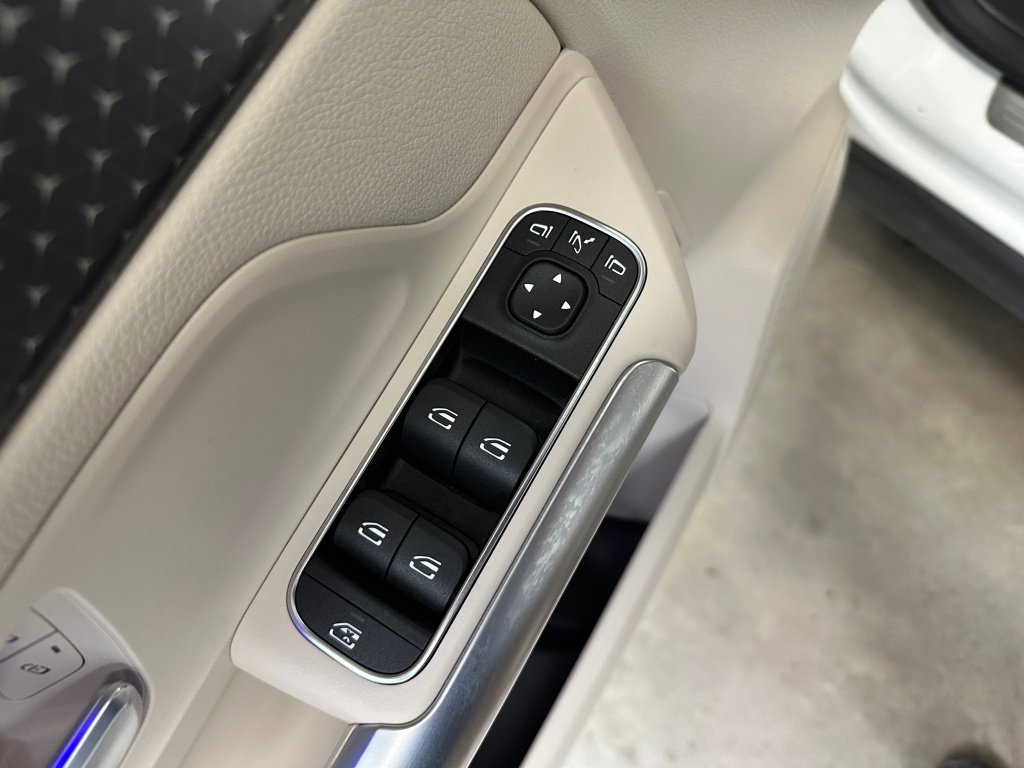 Used 2024 Mercedes-Benz GLA 250 4MATIC image 5