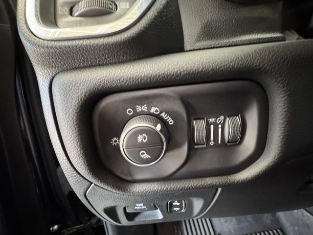 Used 2023 RAM 1500 Laramie AWD/4WD image 26