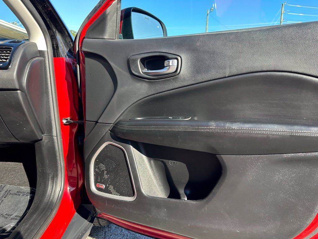 Used 2019 Jeep Compass Latitude FWD image 19